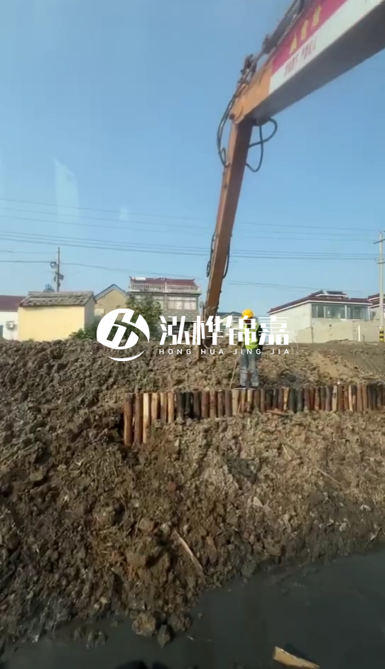 畢節(jié)市挖機打木樁專業(yè)施工-河道護坡木樁會不會腐爛？